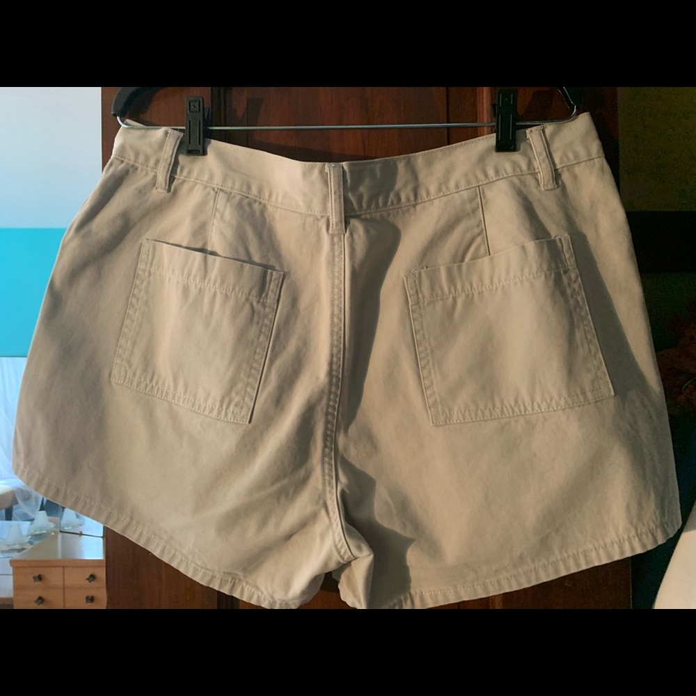 Shorts - Picture 6 of 7